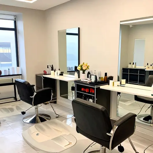 Jaene cabeleireira: Beleza e Estilo em Cada Aplicação Jaene cabeleireira: Beleza e Estilo em Cada Aplicação
